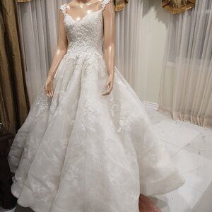Wedding gown